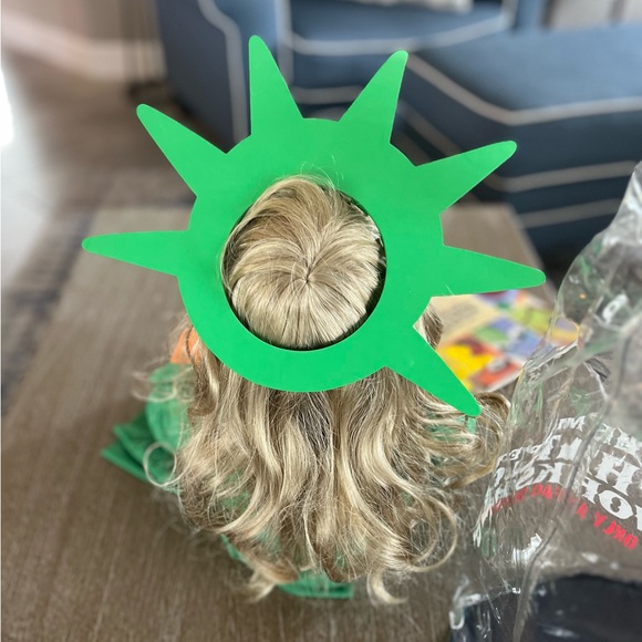 Muppet Whatnot Workshop custom Statue of Liberty puppet w/ branded bag & book - Picture 4 of 16